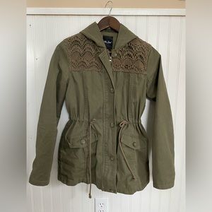 Woman’s size small utility cargo army green coat